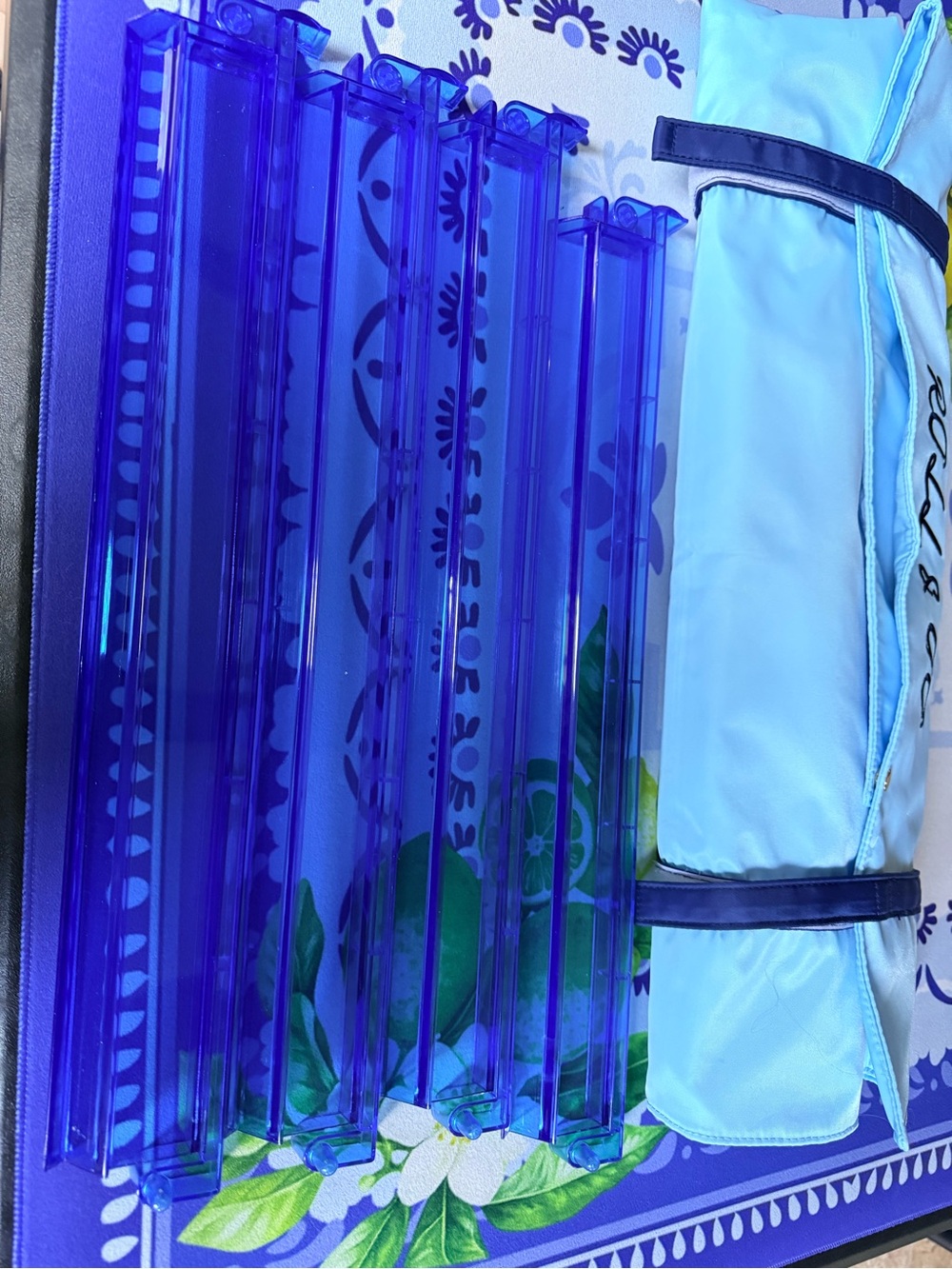 Mahjong Plastic Rack w/ attached pushers.EUC Comes with Rack & Go rack carry bag
